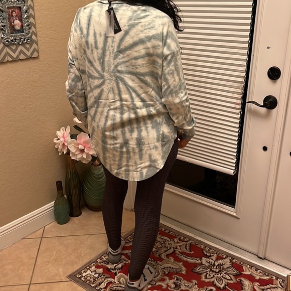 BlankNYC Green-and white tide dye very soft long sleeves top over Sz S & M new - Picture 3 of 11